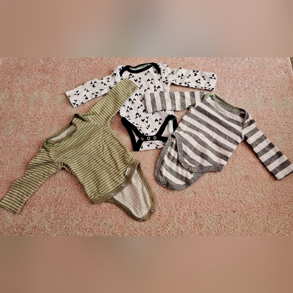 Onesies - Picture 2 of 5